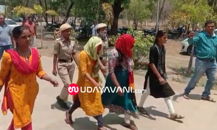 ಕಲಬುರಗಿಗೆ ಪಿಎಸ್ಐ ಪರೀಕ್ಷೆ ಅಕ್ರಮ ಆರೋಪಿಗಳು; ಮುಖ ಮುಚ್ಚಿಕೊಂಡು ಬಂದ ದಿವ್ಯಾ ಹಾಗರಗಿ