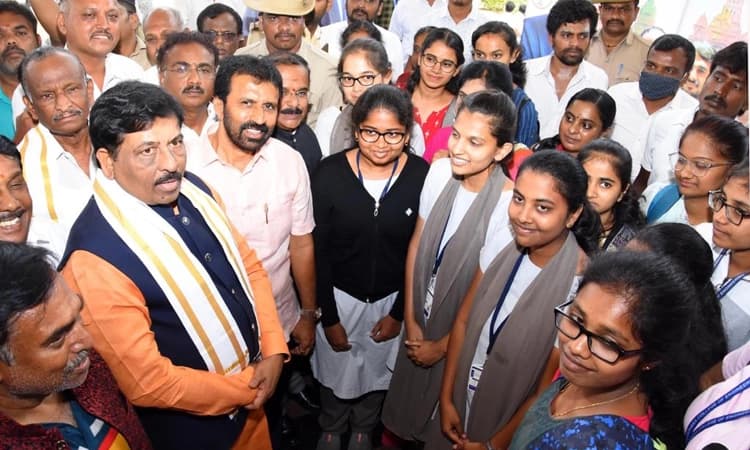 ಆರ್ಥಿಕವಾಗಿ ಹಿಂದುಳಿದವರಿಗೆ ಉದ್ಯಮ ಸ್ಥಾಪಿಸಲು ಸಬ್ಸಿಡಿ : ಸಚಿವ ನಿರಾಣಿ