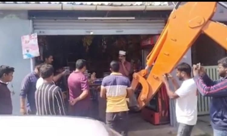 ಗೊಂದಲ-ವಿವಾದ ಸೃಷ್ಟಿಸಿದ ಬುಲ್ಡೋಜರ್‌!