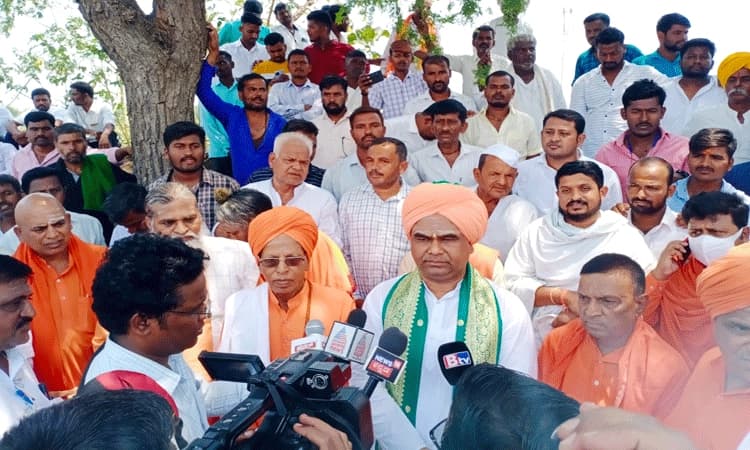 ಮಠಾಧೀಶರ ವಿರುದ್ದ ಹಗುರವಾಗಿ ಮಾತನಾಡಿದರೆ ಉಗ್ರ ಹೋರಾಟ