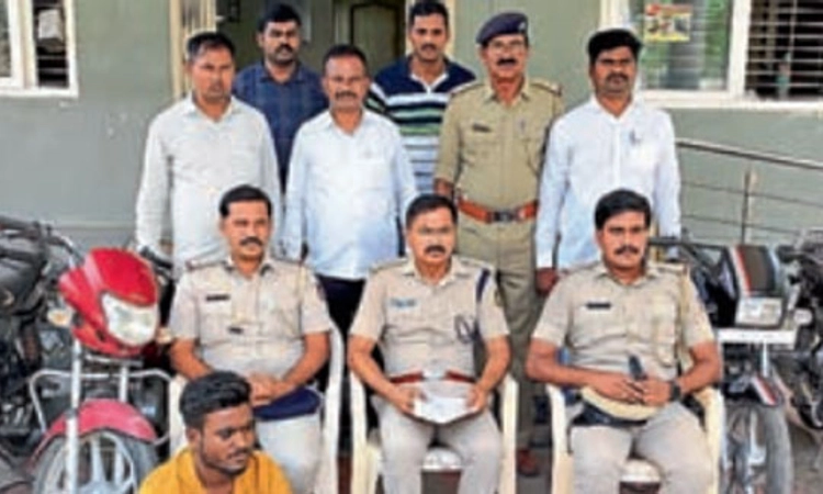 ಇಬ್ಬರು ಬೈಕ್‌ ಕಳ್ಳರ ಬಂಧನ: ಆರು ಬೈಕ್‌ ವಶಕ್ಕೆ