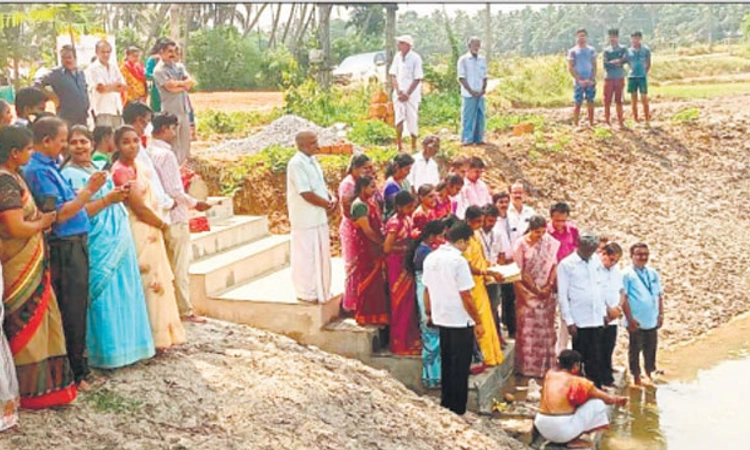 ಪಾರಂಪಳ್ಳಿ: ನಮ್ಮೂರು ನಮ್ಮ ಕೆರೆ ಹಸ್ತಾಂತರ