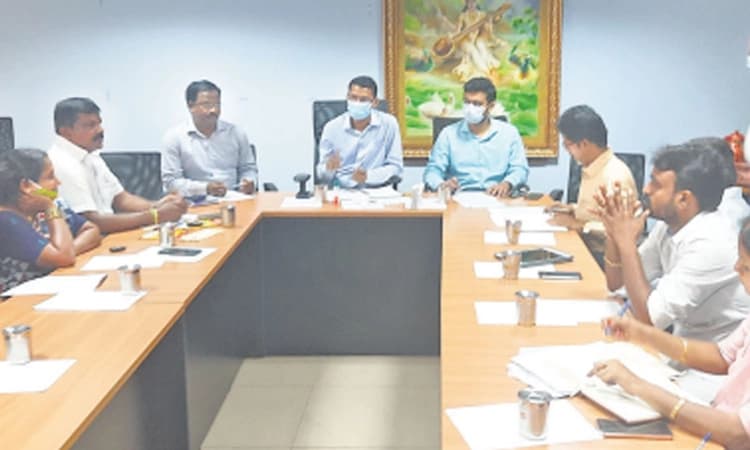 ಗೋಶಾಲೆ ನಿರ್ಮಾಣ, ಲೋವೋಲ್ಟೇಜ್‌ ಸಮಸ್ಯೆ: ಚರ್ಚೆ