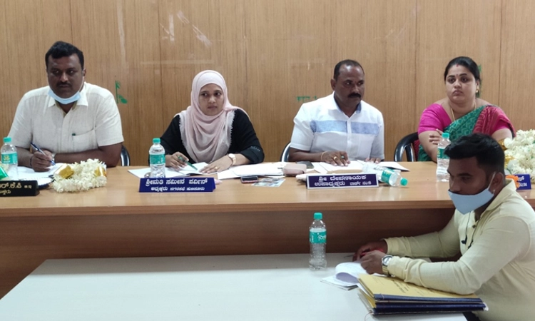 ಫೆಕ್ಸ್ ಅಳವಡಿಕೆಗೆ ಕಡಿವಾಣ, ನಾಯಿ-ಹಂದಿ ಹಾವಳಿ ನಿಯಂತ್ರಣವಾಗಲಿ : ಸಮೀನಾ ಪರ್ವಿನ್
