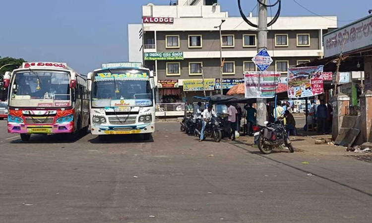 ಬಸ್‌ ನಿಲುಗಡೆಗೆ ವಿರೋಧ