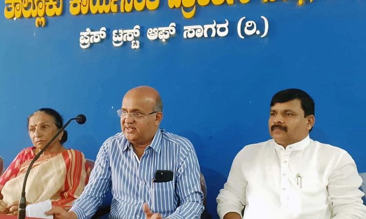 ಮುಳುಗಡೆ ಸಂತ್ರಸ್ತರಿಗೆ ಜಮೀನು ನೀಡಿ