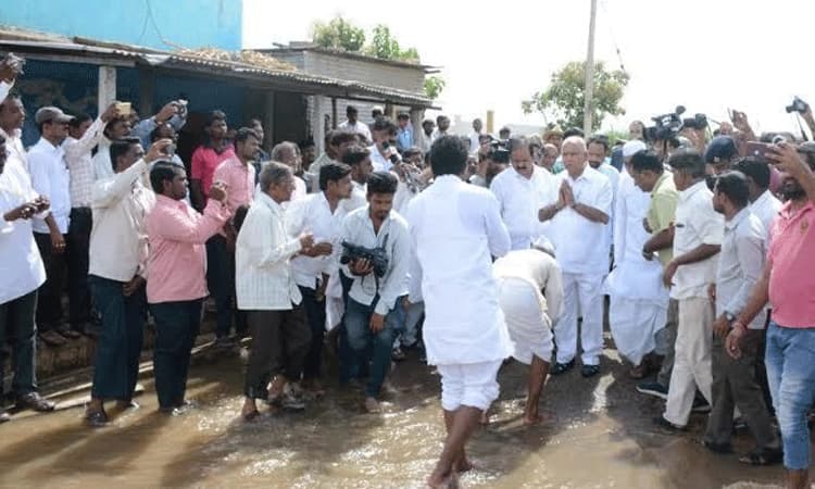 ನೆರೆ ಪೀಡಿತ ಗ್ರಾಮಗಳ ಸ್ಥಳಾಂತರ; ಇನ್ನೂ ಸಿಗದ ಸಹಕಾರ