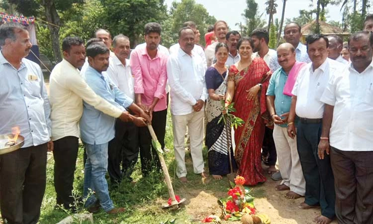 ಬೇಡಿಕೊಂಡ್ರೂ ಕ್ಷೇತ್ರಕ್ಕೆ ಈಶ್ವರಪ್ಪ 1 ರೂ. ಕೊಡಲಿಲ್ಲ