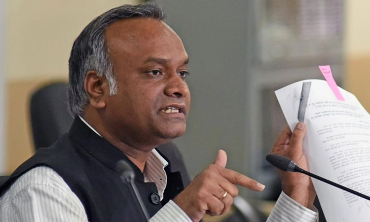 ಪ್ರಭು ಚೌಹಾಣ್ ಗೆ ನೀಡದ ನೋಟಿಸ್ ನನಗ್ಯಾಕೆ?; ಪ್ರಿಯಾಂಕ್ ಖರ್ಗೆ ಪ್ರಶ್ನೆ