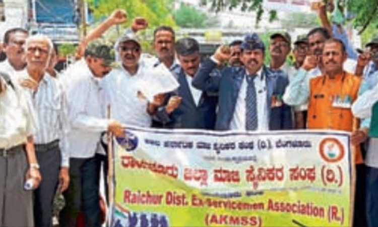 ಸ್ಥಳ ಮಂಜೂರು ಮಾಡಲು ಆಗ್ರಹ