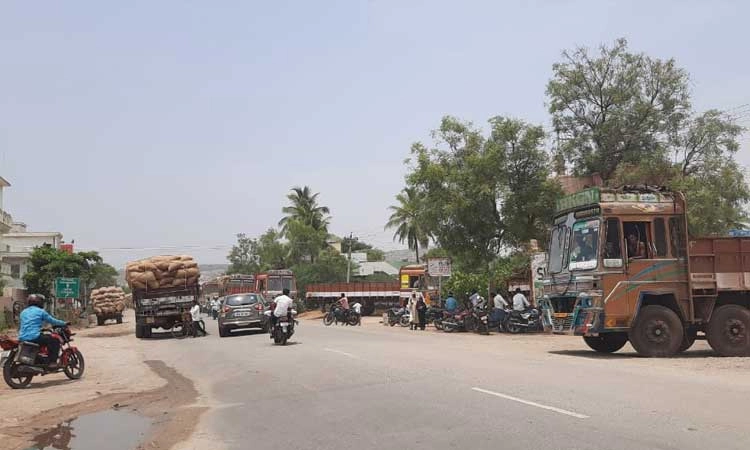 ರಾಯಚೂರು ರಸ್ತೆಯ ಅವೈಜ್ಞಾನಿಕ ವೇಬ್ರಿಡ್ಜ್  ನಿರಂತರ ಅಪಘಾತ: ಪೋಲಿಸ್ ಇಲಾಖೆ ನಿರ್ಲಕ್ಷ್ಯ