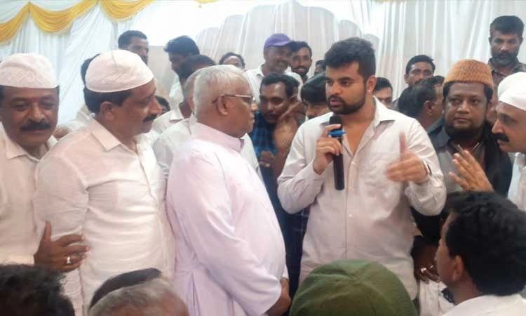 ಹುಣಸೂರು: ಜೆಡಿಎಸ್ ನ ಇಫ್ತಿಯಾರ್ ಕೂಟದಲ್ಲಿ ಭಾಗಿಯಾದ ಸಂಸದ ಪ್ರಜ್ವಲ್ ರೇವಣ್ಣ