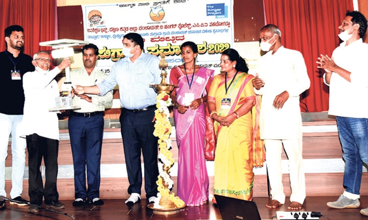 ಜ್ವಲಂತ ಸಮಸ್ಯೆ ನಿವಾರಣೆಗೆ ಗಮನ ಹರಿಸಿ: ಸುಗ್ರಾಮ ಸಮಾವೇಶದಲ್ಲಿ ಜಿಲ್ಲಾಧಿಕಾರಿ ಕರೆ