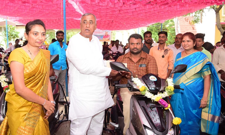 ಎಲ್ಲ ವಿಕಲಚೇತನರಿಗೂ ದ್ವಿಚಕ್ರ ವಾಹನ