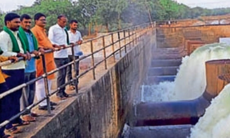 ಕಾಲುವೆಗಳಿಗೆ ಹರಿಯುತ್ತಿದೆ ಶಾಸ್ತ್ರಿ ಜಲಾಶಯದ ನೀರು