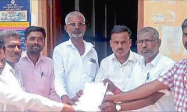 ಮುದಬಾಳ ಕ್ರಾಸ್‌ನಲ್ಲಿ ಬಸ್‌ ನಿಲುಗಡೆ ಮಾಡಿ