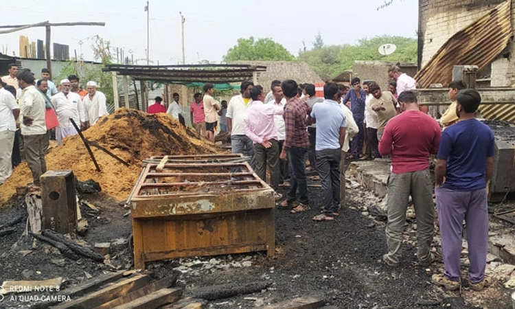 ಇಂಡಿ ಫರ್ನೀಚರ್ ಅಂಗಡಿಗೆ ಬೆಂಕಿ: ಕೋಟ್ಯಂತರ ರೂ. ಮೌಲ್ಯದ ನಷ್ಟ