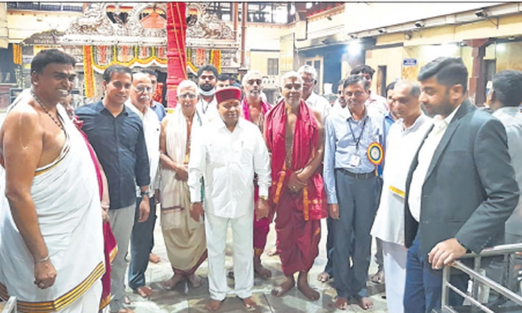 ಕಟೀಲು ದೇವಸ್ಥಾನಕ್ಕೆ ರಾಜ್ಯಪಾಲ ಭೇಟಿ