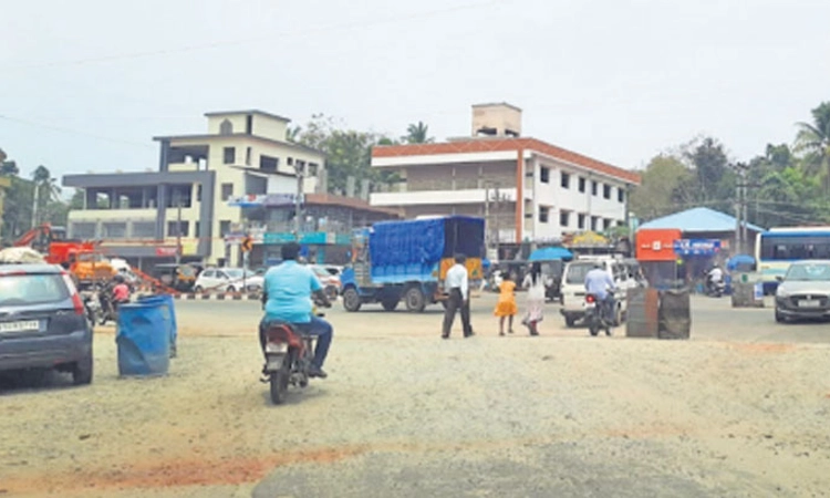 ಪಡುಬಿದ್ರಿಯಲ್ಲಿ ಉಡುಪಿಗೆ ಬಸ್‌ ಹತ್ತುವುದೇ ತ್ರಾಸ