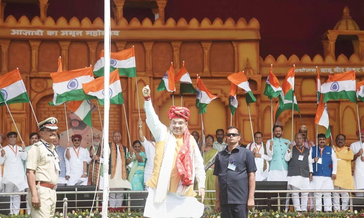 77 ಸಾವಿರ ತ್ರಿವರ್ಣ ಧ್ವಜ ಹಾರಿಸಿ ದಾಖಲೆ; ಪಾಕ್‌ ದಾಖಲೆ ಮುರಿದ ಭಾರತ