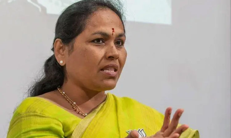 ಹೆಣ್ಣು ಮಕ್ಕಳು ಶಿಕ್ಷಣದತ್ತ ಗಮನ ನೀಡಿ: ಕೇಂದ್ರ ಸಚಿವೆ ಶೋಭಾ ಕರಂದ್ಲಾಜೆ