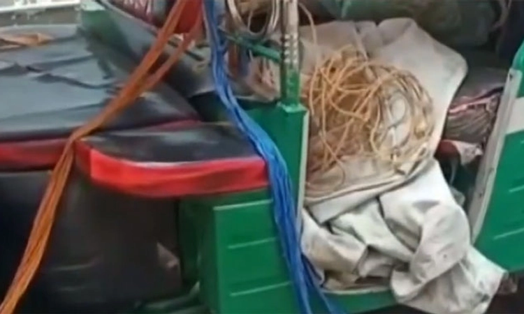 ಕೋಲ್ಕತಾ: ಆಟೋ ರಿಕ್ಷಾದಲ್ಲಿದ್ದ 19 ಕಚ್ಚಾ ಬಾಂಬ್‌ ವಶ
