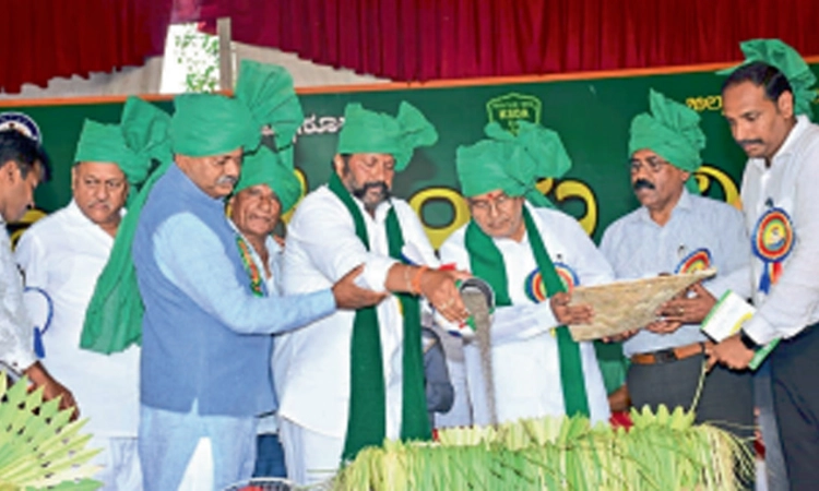 ಸಮಗ್ರ ಕೃಷಿ ಪದ್ಧತಿ ಅಳವಡಿಸಿ ಸ್ವಾವಲಂಬಿಗಳಾಗಿ; ಬಿ.ಸಿ. ಪಾಟೀಲ್‌