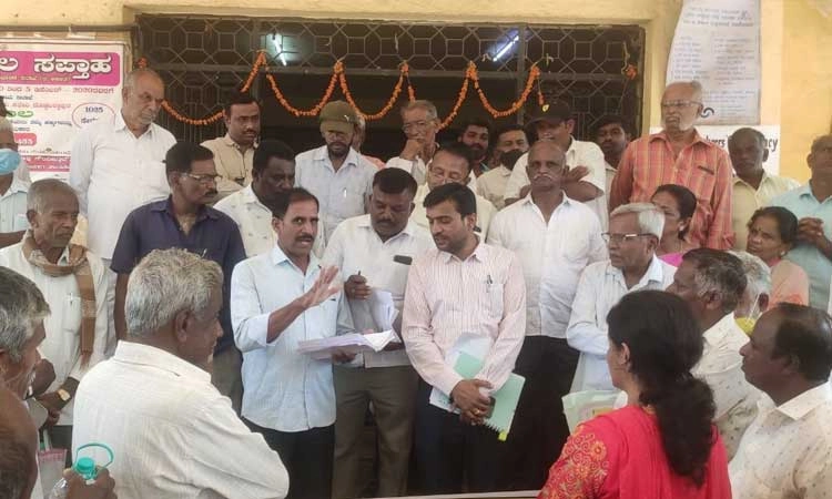 ಮಾವು ಬೆಳೆ ನಷ್ಟ ಪರಿಹಾರಕ್ಕೆ ಒತ್ತಾಯಿಸಿ ಪ್ರತಿಭಟನೆ