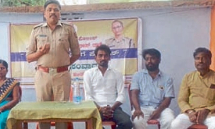 ಅಕ್ರಮ ಚಟುವಟಿಕೆ ಪೊಲೀಸರಿಗೆ ತಿಳಿಸಿ: ಹಳ್ಳೂರ್‌