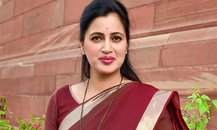 ಸಂಸದೆ ನವನೀತ್‌ ಕೌರ್‌, ಪತಿ ವಿರುದ್ಧ ಕೇಸು ದಾಖಲು