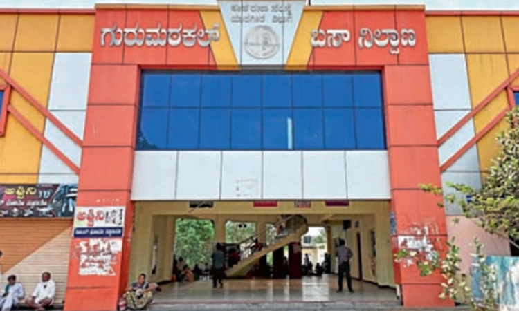 ಹೈಟೆಕ್‌ ಬಸ್‌ ನಿಲ್ದಾಣದದಲ್ಲಿ ಅನೈರ್ಮಲ್ಯ