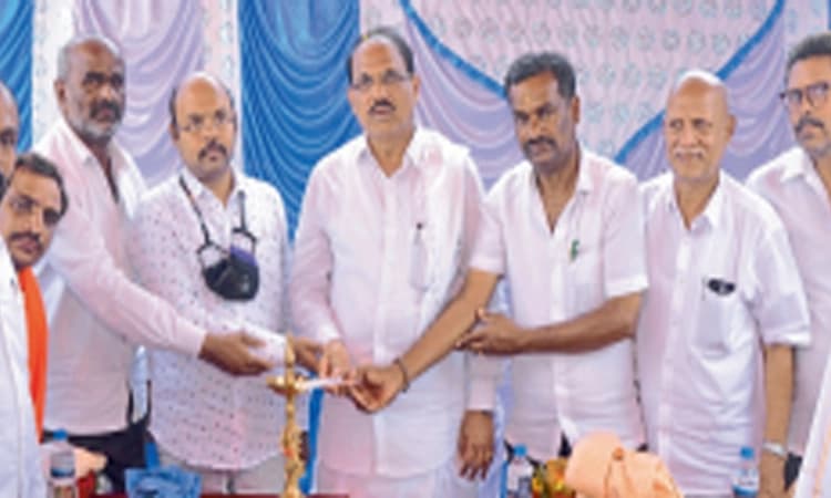 ಧರ್ಮದ ಹೆಸರಿನಲ್ಲಿ ಸಮಾಜ ಒಡೆಯುವವರು ಮೂರ್ಖರು