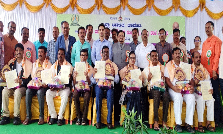ಸರ್ಕಾರಿ ನೌಕರರಿಗೆ ಸೇವಾ ಮನೋಭಾವ ಅಗತ್ಯ