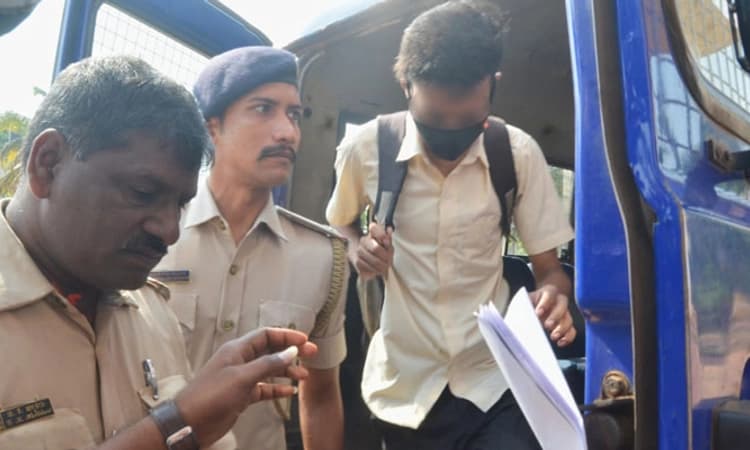 ಪೊಲೀಸ್ ಭದ್ರತೆಯಲ್ಲಿ ಪರೀಕ್ಷೆ ಬರೆದ ‘ಹುಬ್ಬಳ್ಳಿ ವಿವಾದಾತ್ಮಕ ಪೋಸ್ಟ್’ ಬಂಧಿತ ಆರೋಪಿ