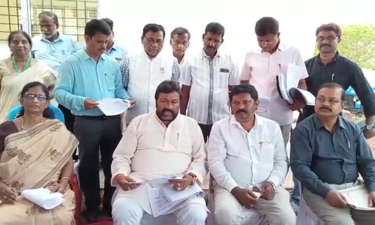 ಜಿಲ್ಲೆಯಲ್ಲಿ ಗೊಬ್ಬರ ಕೊರತೆ ಇಲ್ಲ : ರೈತರಿಗೆ ಕೃಷಿ ಸಚಿವ ಬಿ.ಸಿ. ಪಾಟೀಲ್ ಅಭಯ