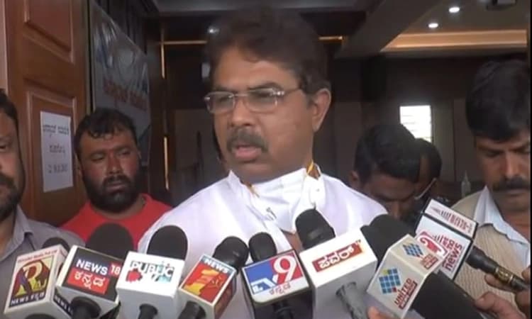 ರೈತರಿಗೆ ಅನುಕೂಲವಾಗುವ ನಿಟ್ಟಿನಲ್ಲಿ ಸ್ವಯಂ ಸರ್ವೇ ಮಾಡಿಕೊಳ್ಳಲು ಅವಕಾಶ : ಆರ್ ಅಶೋಕ್