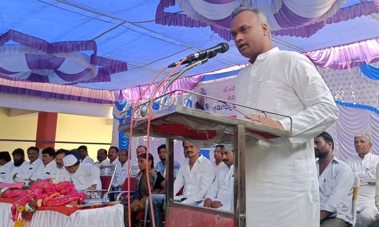 ಕೋಮು ದ್ವೇಷ ಬಿತ್ತುವವರು ದೇಶದ್ರೋಹಿಗಳು : ಪ್ರಿಯಾಂಕ್ ಖರ್ಗೆ ಆಕ್ರೋಶ