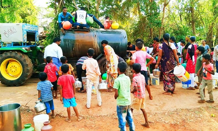 ಕುಳಗೇರಿ : ಬಿರುಗಾಳಿ ಸಮೇತ ಸುರಿದ ಆಲಿಕಲ್ಲು ಮಳೆ; ಜನ ತತ್ತರ
