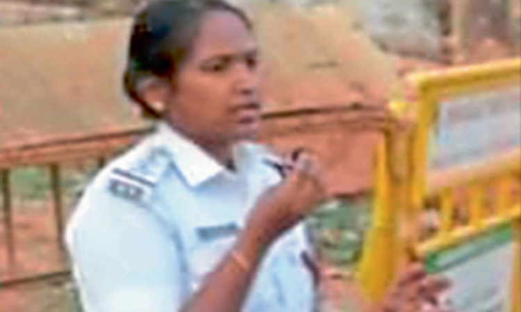 ಲಂಚ ಸ್ವೀಕರಿಸುವ ವೇಳೆ ಎಸಿಬಿ ಬಲೆಗೆ ಬಿದ್ದ ಮಹಿಳಾ ಇನ್ಸ್‌ಪೆಕ್ಟರ್‌