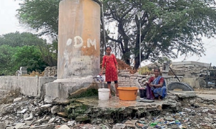 ರಾವೂರಲ್ಲಿ ಕುಡಿಯುವ ನೀರೂ ಕೊಚ್ಚೆಯಲ್ಲಿ!