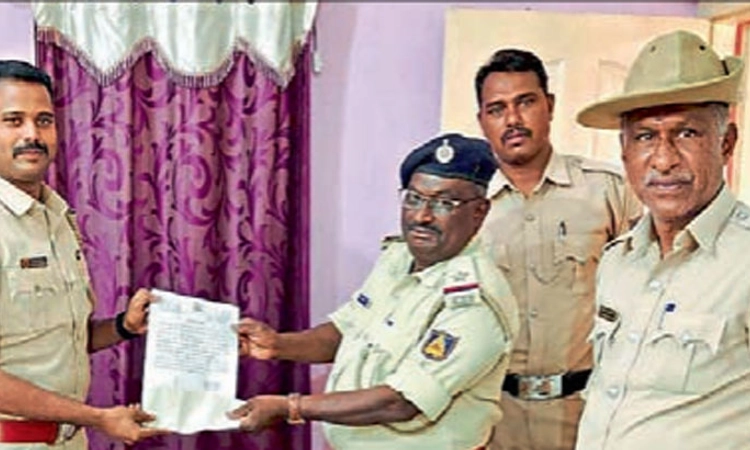 ಬಂಗಾರ ಮರಳಿಸಿದ ಪೊಲೀಸ್‌ ಸಿಬ್ಬಂದಿ ಕಾರ್ಯಕ್ಕೆ ಪ್ರಶಂಸೆ