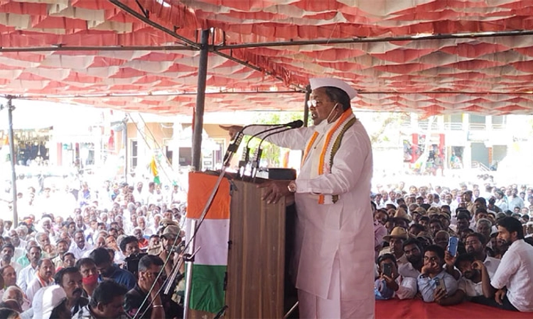 ನಿಮ್ಮನ್ನ ಚೌಕಿದಾರ ಅಂತ ಕರೆಯಬೇಕಾ? : ಪ್ರಧಾನಿ ವಿರುದ್ಧ ಸಿದ್ದರಾಮಯ್ಯ ವಾಗ್ದಾಳಿ