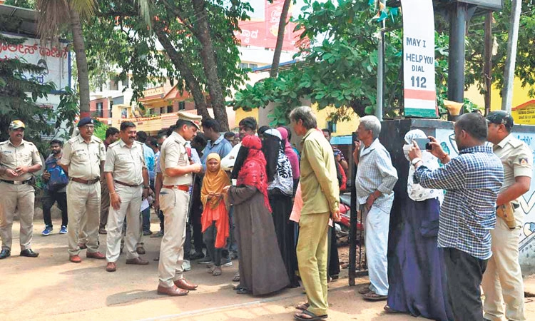 ಗಲಭೆಗೆ ರಾಜಕೀಯ ಬಣ್ಣ; ಹುಬ್ಬಳ್ಳಿ ಘಟನೆ: ಕಾಂಗ್ರೆಸ್‌-ಬಿಜೆಪಿ ನಾಯಕರ ವಾಕ್ಸಮರ
