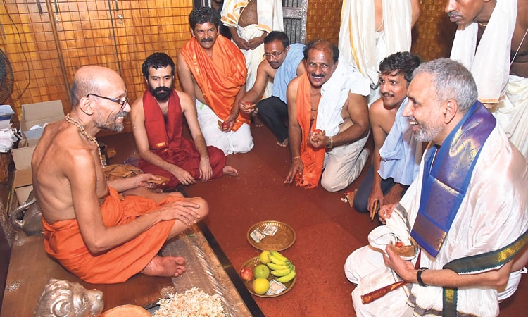 ಪರ್ಯಾಯ ಶ್ರೀಗಳ ಜತೆ ಸ್ಪೀಕರ್‌ ಪ್ರಶ್ನೋತ್ತರ; ರಾಜಕಾರಣಿಯೊಬ್ಬರ ಫಿಲಾಸಫಿಕಲ್‌ ಜಿಜ್ಞಾಸೆ