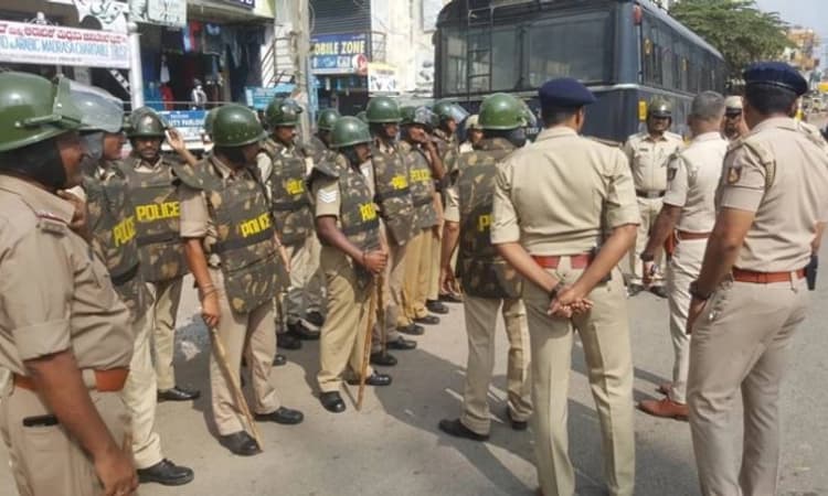 ಪೊಲೀಸ್‌ ವ್ಯವಸ್ಥೆಯ ನೈತಿಕ ಸ್ಥೈರ್ಯ ಕುಸಿಯದಂತೆ ನೋಡಿಕೊಳ್ಳಿ
