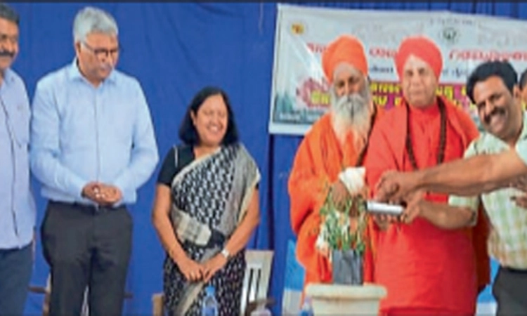 ಸರ್ಕಾರಗಳು ಜನರಿಗೆ ದುಡಿಯುವ ಮಾರ್ಗ ತೋರಿಸಲಿ; ಡಾ| ಶ್ರೀ ಗುರುಬಸವ ಸ್ವಾಮೀಜಿ