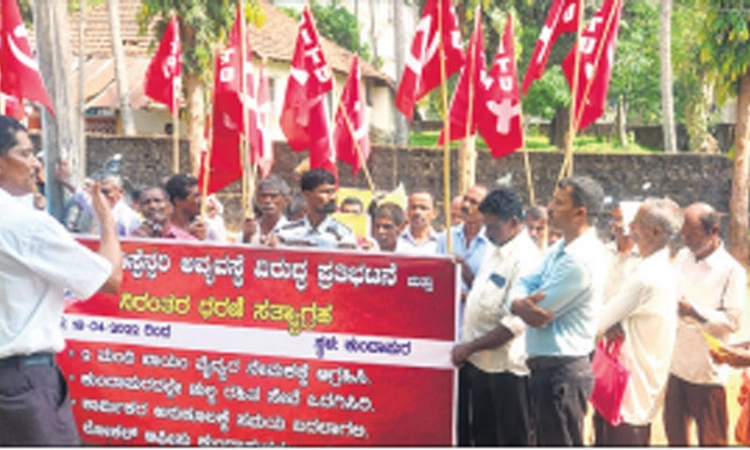 ಇಎಸ್‌ಐ ಬೇಡಿಕೆಗಾಗಿ ಕಾರ್ಮಿಕರ ಧರಣಿ