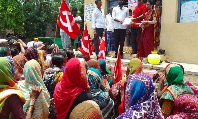 ನೀರಿಗಾಗಿ ಹರವಾಳ ಗ್ರಾಪಂ ಎದುರು ಪ್ರತಿಭಟನೆ