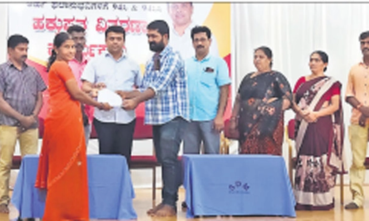 ಶ್ರಮಿಕ ವರ್ಗಕ್ಕೆ ಹೊಸ ಬದುಕಿನ ಆಶ್ರಯ: ಹರೀಶ್ ಪೂಂಜ