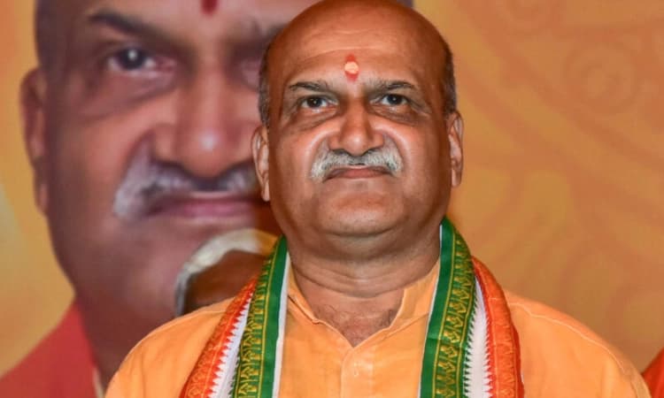 ಯೋಗಿಯಂತೆ ಬೊಮ್ಮಾಯಿ ಮೈ ಕೊಡವಿ ನಿಲ್ಲಲಿ : ಪ್ರಮೋದ್‌ ಮುತಾಲಿಕ್‌